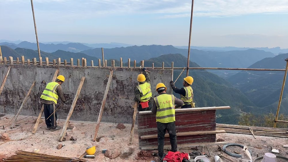 筑路修橋后，群山闊然時 ——劍閣縣下寺至利州區(qū)月壩公路項目（三個石至硝洞埡段）高質(zhì)量建設側記